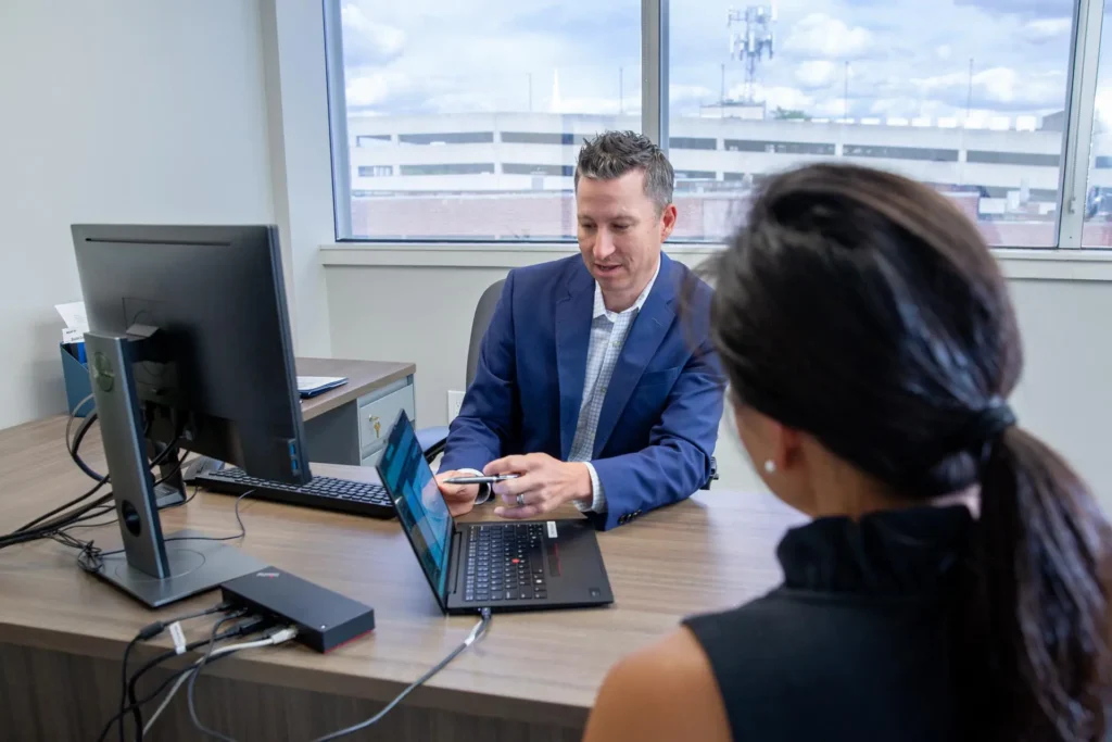 Client and advisor in office